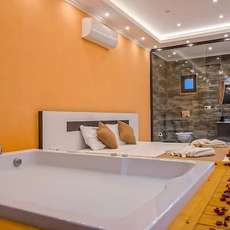 Ortac 3 Doga Icerisinde, Korunakli Villa Kaş
