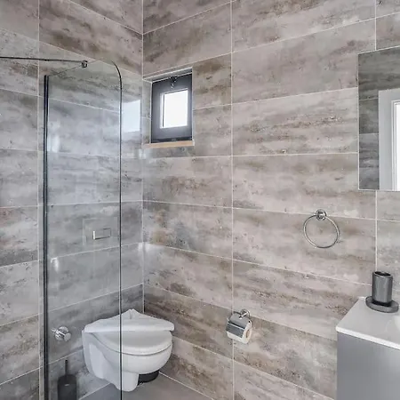 Ortac 3 Doga Icerisinde, Korunakli Villa